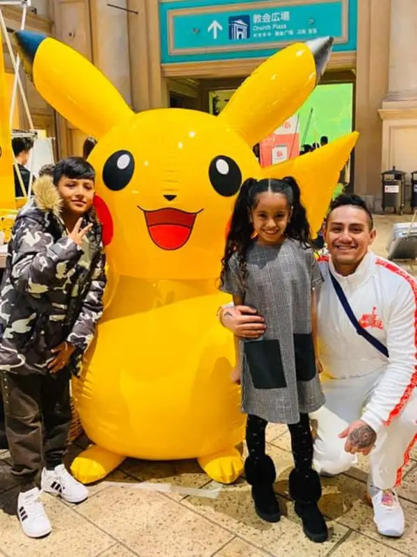 pikachu con tokio tours
