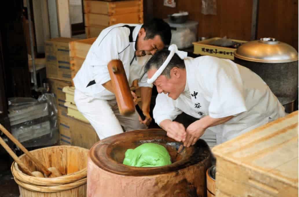Sanjo-dori y mochi en Nara